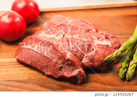 厚切りのミスジステーキ用肉 124503267