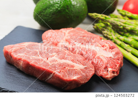 厚切りのミスジステーキ用肉 124503272