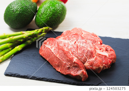 厚切りのミスジステーキ用肉 124503275