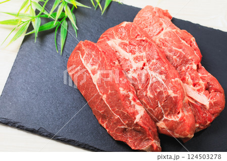 厚切りのミスジステーキ用肉 厚切りのミスジステーキ用肉 124503278