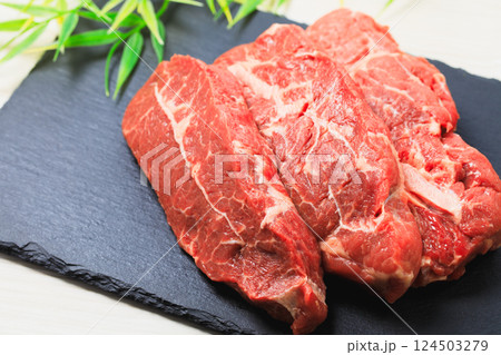厚切りのミスジステーキ用肉 厚切りのミスジステーキ用肉 124503279