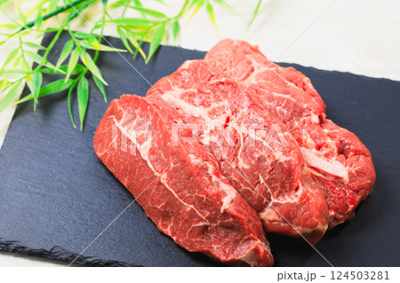 厚切りのミスジステーキ用肉 124503281