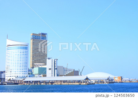 香川県高松市、サンポート高松の風景 124503650