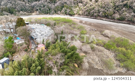 【空撮】相模原津久井湖道志橋北側干上がり2025 【空撮】相模原津久井湖道志橋北側干上がり2025 124504311