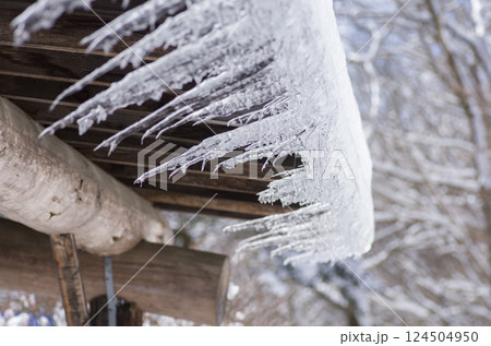 斜めの氷柱 124504950