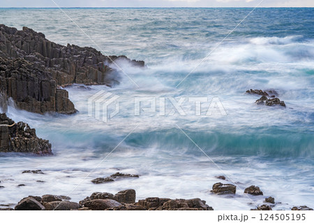 越前海岸冬の風景 124505195