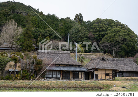 日本の岡山県備前市の八塔寺ふるさと村の美しい農村の風景 日本の岡山県備前市の八塔寺ふるさと村の美しい農村の風景 124505791