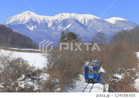 八ヶ岳連峰と小海線 八ヶ岳連峰と小海線 124506305
