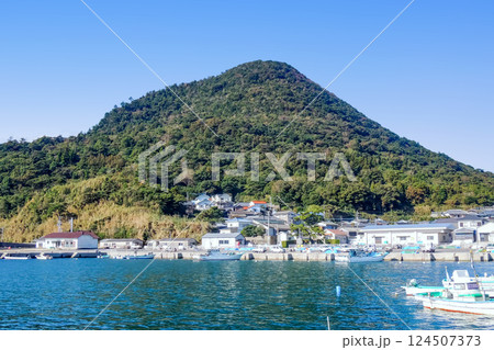 姫島大海港と矢筈岳 124507373