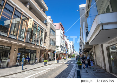 横浜の都市風景 横浜元町ショッピングストリート 横浜の都市風景 横浜元町ショッピングストリート 124509159