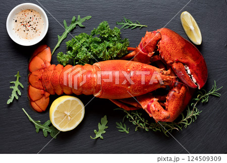 Red lobster with fresh parsley and lemon 124509309