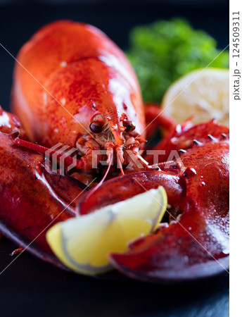 Red lobster with fresh parsley and lemon Red lobster with fresh parsley and lemon 124509311