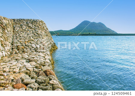大分県姫島 観音崎の斗尺岩 大分県姫島 観音崎の斗尺岩 124509461