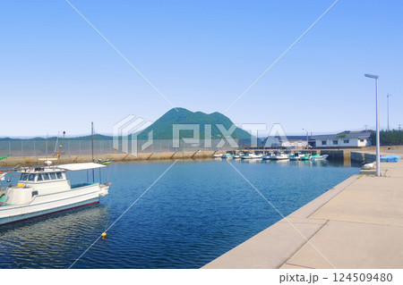 姫島の北浦港と矢筈岳 124509480