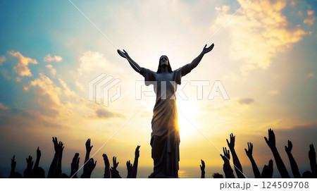 十字架と宗教を信仰する人々 十字架と宗教を信仰する人々 124509708