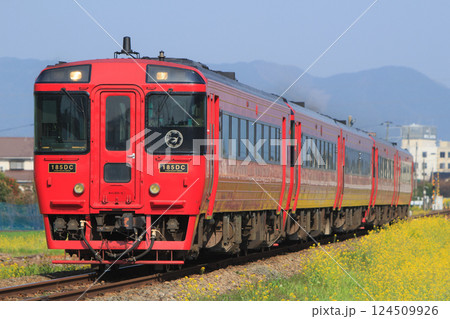 春の久大本線を行く特急「ゆふ」（JR九州） 124509926