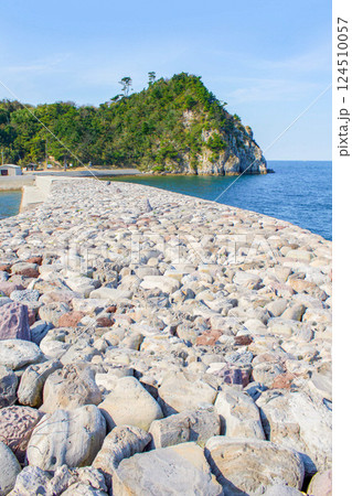 大分県姫島　くじら波止と観音崎 124510057