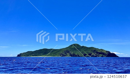 高速船から見える沖縄県慶良間諸島の島々 124510637