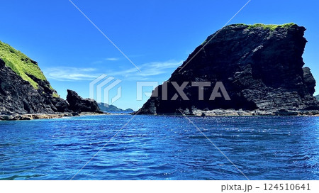 高速船から見える沖縄県慶良間諸島の島々 124510641