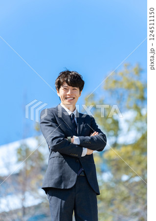 ビジネスマン　青空 124511150