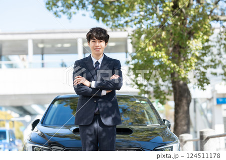 ビジネスマン　ドライバー　車 124511178