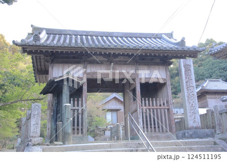 四国霊場第11札所「藤井寺」仁王門 124511195