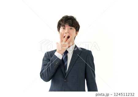 ビジネス　男性　驚く 124511232