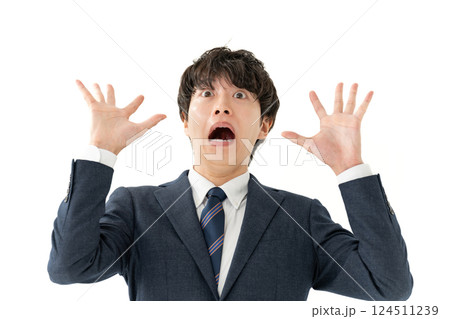 ビジネス　男性　驚く 124511239