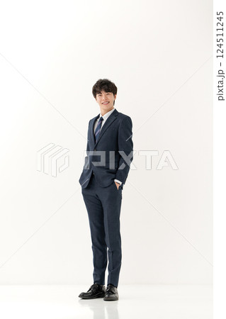 ビジネス　男性　ポートレート　全身 124511245