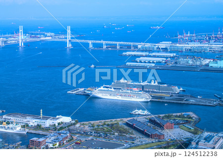 日本の横浜都市景観 あかいくつや飛鳥Ⅱ、ノールダムなどを望む(シーボーン・クエストが初入港)=30日 日本の横浜都市景観 あかいくつや飛鳥Ⅱ、ノールダムなどを望む(シーボーン・クエストが初入港)=30日 124512238