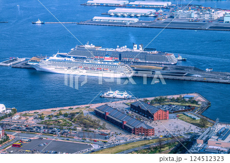 日本の横浜都市景観 あかいくつや飛鳥Ⅱ、ノールダムなどを望む(シーボーン・クエストが初入港)=30日 日本の横浜都市景観 あかいくつや飛鳥Ⅱ、ノールダムなどを望む(シーボーン・クエストが初入港)=30日 124512323