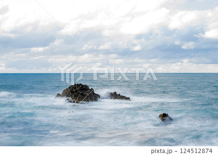 越前海岸の冬景色 124512874