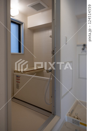 入居前の賃貸住宅のお風呂と洗濯機置き場 入居前の賃貸住宅のお風呂と洗濯機置き場 124514559