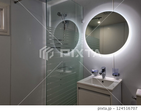 clean and modern bathroom interior clean and modern bathroom interior 124516707