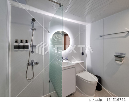 clean and modern bathroom interior clean and modern bathroom interior 124516721