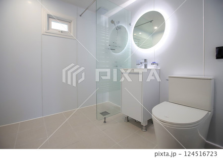 clean and modern bathroom interior 124516723