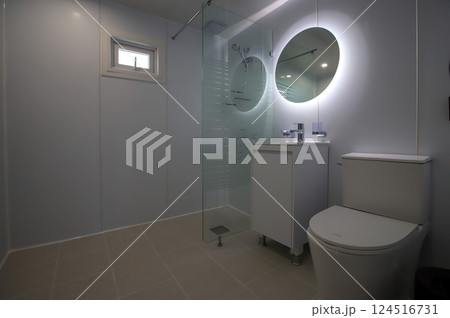 clean and modern bathroom interior clean and modern bathroom interior 124516731