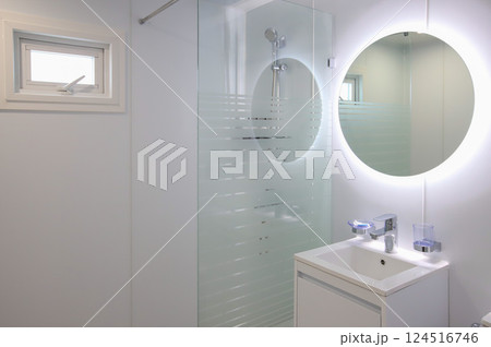 clean and modern bathroom interior 124516746