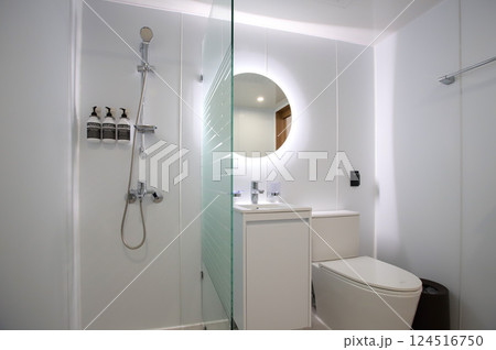 clean and modern bathroom interior clean and modern bathroom interior 124516750