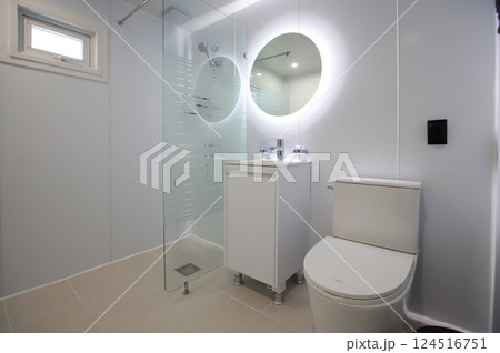 clean and modern bathroom interior 124516751