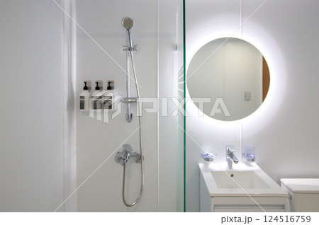 clean and modern bathroom interior clean and modern bathroom interior 124516759