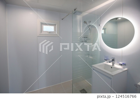 clean and modern bathroom interior clean and modern bathroom interior 124516766