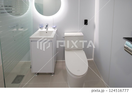 clean and modern bathroom interior clean and modern bathroom interior 124516777