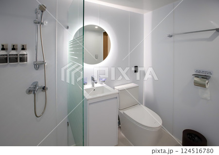 clean and modern bathroom interior clean and modern bathroom interior 124516780