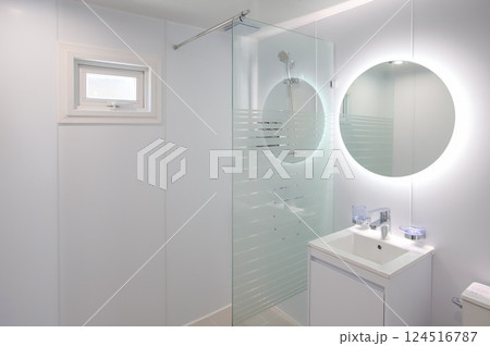 clean and modern bathroom interior clean and modern bathroom interior 124516787