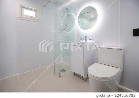 clean and modern bathroom interior clean and modern bathroom interior 124516788