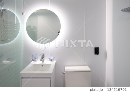 clean and modern bathroom interior clean and modern bathroom interior 124516791