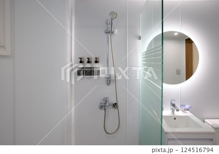 clean and modern bathroom interior clean and modern bathroom interior 124516794