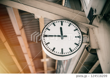 Time clock at train station platform, business people go working at rush hours in city urban metro Time clock at train station platform, business people go working at rush hours in city urban metro 124518209