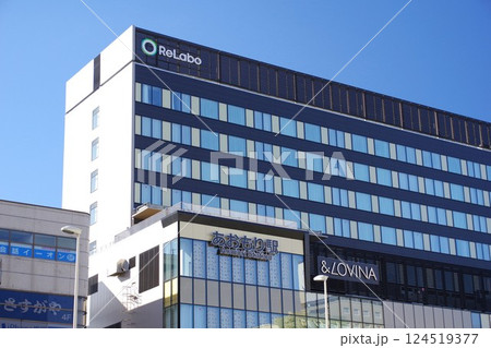 青森の駅　新しくなった青森駅東口ビルの壁面看板 124519377